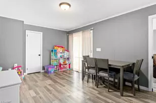 415 Crestview Dr, Thomasville, NC 27360 - Photo 9