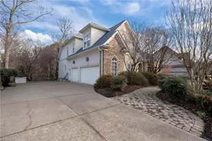 900 Jefferson Wood Ln, Greensboro, NC 27410 - Photo 7