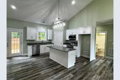 611 Kendall Street, Eden, NC 27288 - Photo 3