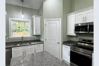 611 Kendall Street, Eden, NC 27288 - Photo 5