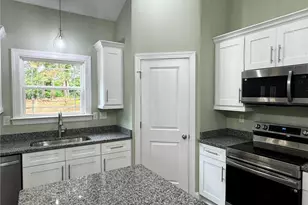 611 Kendall St, Eden, NC 27288 - Photo 5