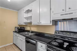 5735 Bramblegate Rd, Greensboro, NC 27409 - Photo 11