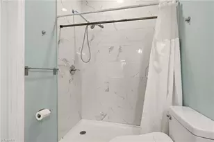 719 Meadowgreen Village Dr, Eden, NC 27288 - Photo 17