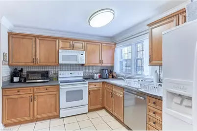 915 Onslow Drive, Greensboro, NC 27408 - Photo 13