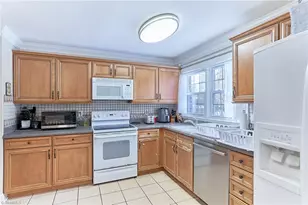 915 Onslow Dr, Greensboro, NC 27408 - Photo 15