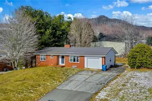 316 W Main St, Jefferson, NC 28640 - Photo 3