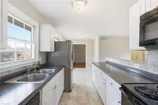 3202 Shallowford Dr, Greensboro, NC 27406 - Photo 17