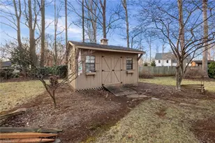 2021 Tennyson Dr, Greensboro, NC 27410 - Photo 29