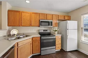 140 Tannenbaum Cir, Greensboro, NC 27410 - Photo 9