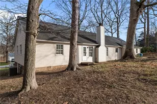 404 Hassellwood Dr, Jamestown, NC 27282 - Photo 33