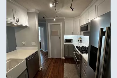 27 Park Village Lane #B, Greensboro, NC 27455 - Photo 7