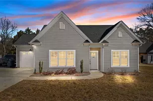 372 W Lee Ave, Yadkinville, NC 27055 - Photo 1