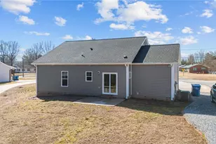 372 W Lee Ave, Yadkinville, NC 27055 - Photo 31