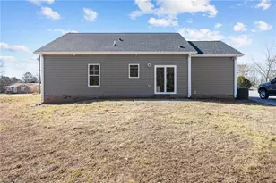 372 W Lee Ave, Yadkinville, NC 27055 - Photo 33