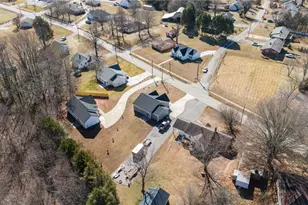 372 W Lee Ave, Yadkinville, NC 27055 - Photo 37