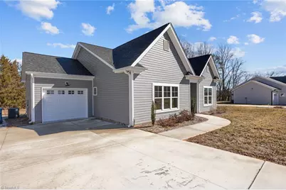 372 W Lee Avenue, Yadkinville, NC 27055 - Photo 25