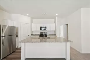 930 Riverbank Dr, Kernersville, NC 27284 - Photo 3