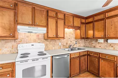 321 W Main Street, East Bend, NC 27018 - Photo 13