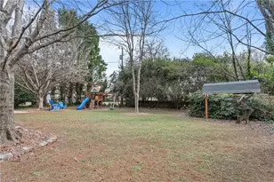 2807 New Hanover Dr, Greensboro, NC 27408 - Photo 25