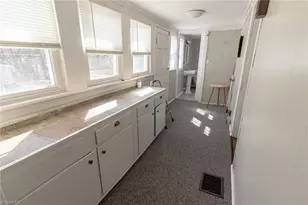 319 Cherry St, Eden, NC 27288 - Photo 11