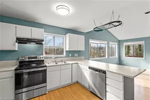 3646 Heathrow Dr, Winston-Salem, NC 27127 - Photo 9