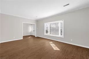 25 Fountain Manor Dr, Greensboro, NC 27405 - Photo 9