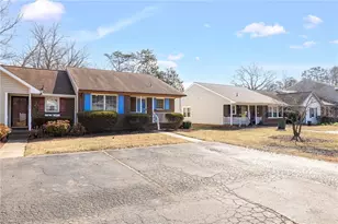 716 Meadowgreen Village Dr, Eden, NC 27288 - Photo 5