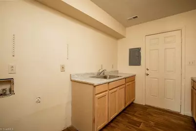 3917 Colony Square #B, Greensboro, NC 27407 - Photo 9