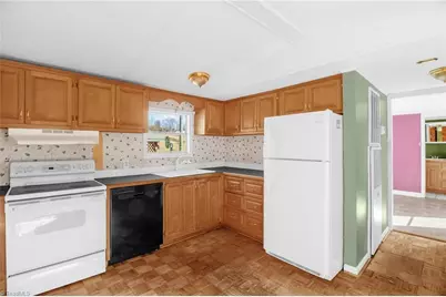 3859 Volunteer Road, Pinnacle, NC 27043 - Photo 9