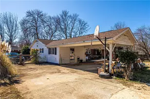 3877 Forest Valley Dr, Winston-Salem, NC 27105 - Photo 3