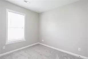 1506 Hamilton Hills Dr, Greensboro, NC 27406 - Photo 9