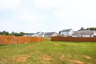 1506 Hamilton Hills Dr, Greensboro, NC 27406 - Photo 15