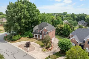 3900 Windsor Pl Dr, Winston-Salem, NC 27106 - Photo 3