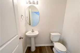 2033 Chapel Park Ln, Greensboro, NC 27405 - Photo 7