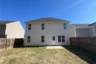 2033 Chapel Park Ln, Greensboro, NC 27405 - Photo 5