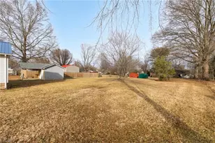 308 Cedar St, Eden, NC 27288 - Photo 35