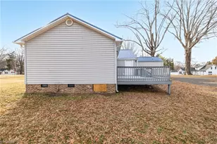 308 Cedar St, Eden, NC 27288 - Photo 33