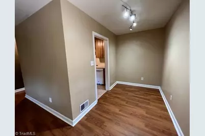 2041 S Hawthorne Road #B, Winston-Salem, NC 27103 - Photo 17