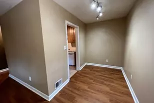 2041 S Hawthorne Rd, Winston-Salem, NC 27103 - Photo 17