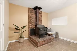 2312 Albright Dr, Greensboro, NC 27408 - Photo 9