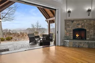 32 Crockett Ridge Rd, Black Mountain, NC 28711 - Photo 5