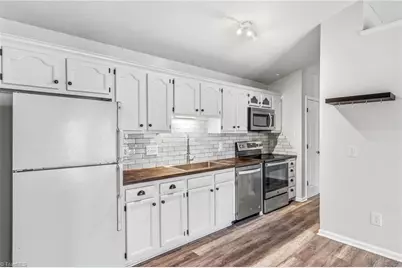 3701 Cotswold Terrace #7M, Greensboro, NC 27410 - Photo 9