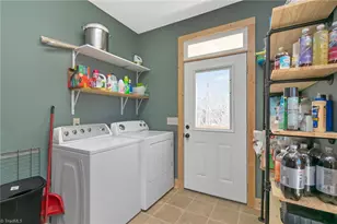 658 Green Point Ln, Boomer, NC 28606 - Photo 15