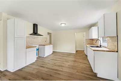 304 Phillips Street, Thomasville, NC 27360 - Photo 7