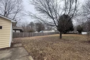 3304 Sparrowhawk Dr, High Point, NC 27265 - Photo 21