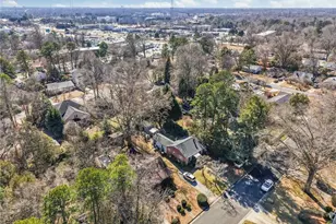 2009 Roanoke Dr, Greensboro, NC 27408 - Photo 9