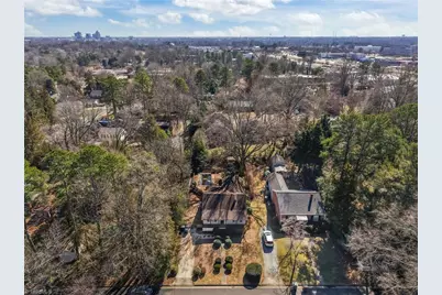 2009 Roanoke Drive, Greensboro, NC 27408 - Photo 7