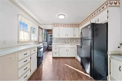 2009 Roanoke Drive, Greensboro, NC 27408 - Photo 31