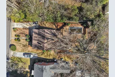 2009 Roanoke Drive, Greensboro, NC 27408 - Photo 13