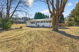 3562 Cherry Ln, Greensboro, NC 27405 - Photo 5